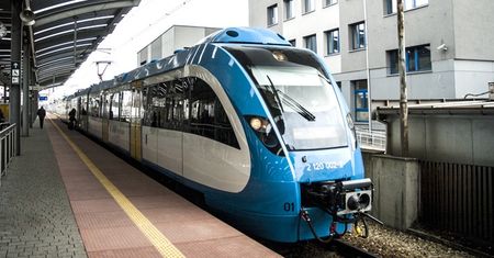 Śląsk. Pojedziemy Kolejami Śląskimi z Katowic do Krakowa. Bilet ma być tańszy niż przejazd autostradą A4