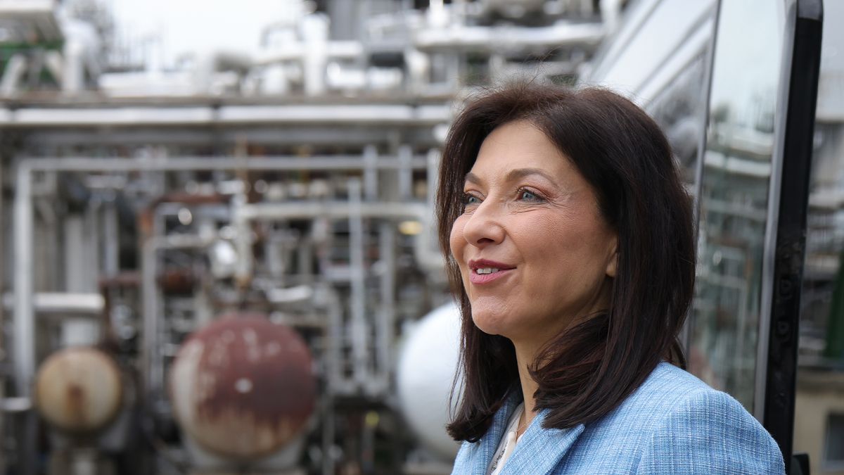 German Minister for Economic Affairs and Energy Katherina Reiche visits the PCK refinery in Schwedt, Germany, 11 May 2026. The PCK refinery provides mainly the regions of Berlin and Brandenburg with fuels, such as petrol, diesel, and kerosene. Reiche announced that the government is supporting a project to expand the refinery's capacity to produce electric sustainable aviation fuels (eSAF). EPA/SEAN GALLUP / POOL Dostawca: PAP/EPA.