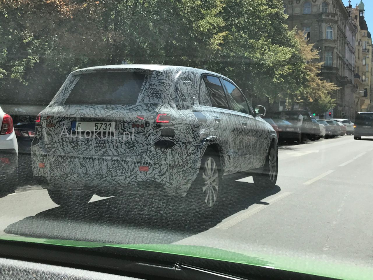 Tył będzie znacznie bardziej stonowany.