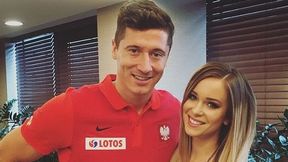 Piękna blondynka w towarzystwie kadrowiczów. To była ring girl KSW