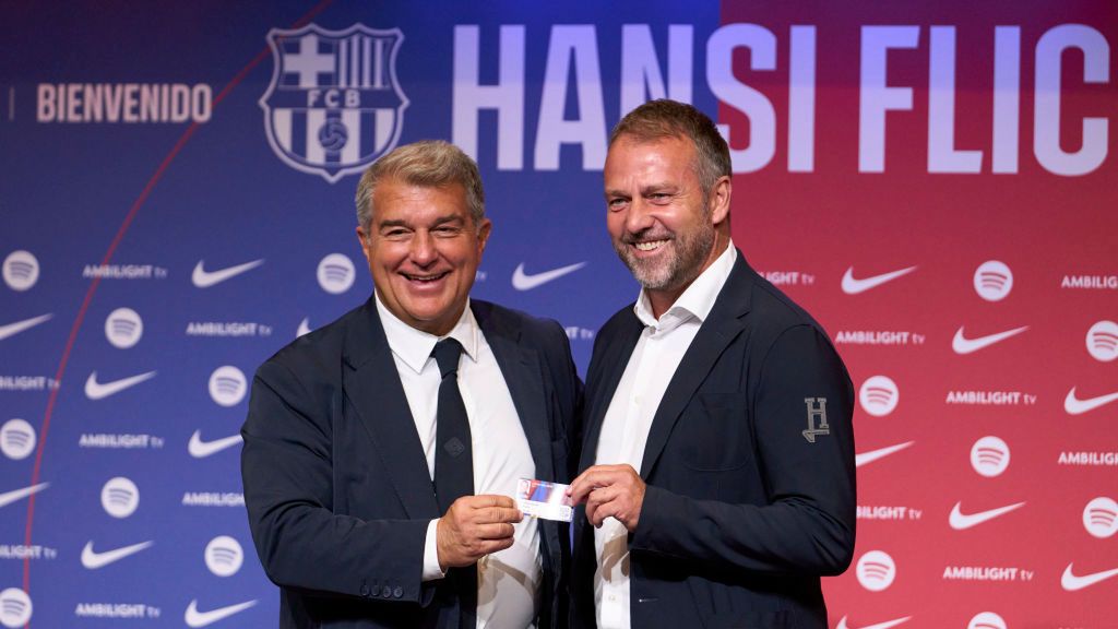 Getty Images / Pablo Rodriguez/Quality Sport Images / Na zdjęciu: Joan Laporta i Hansi Flick