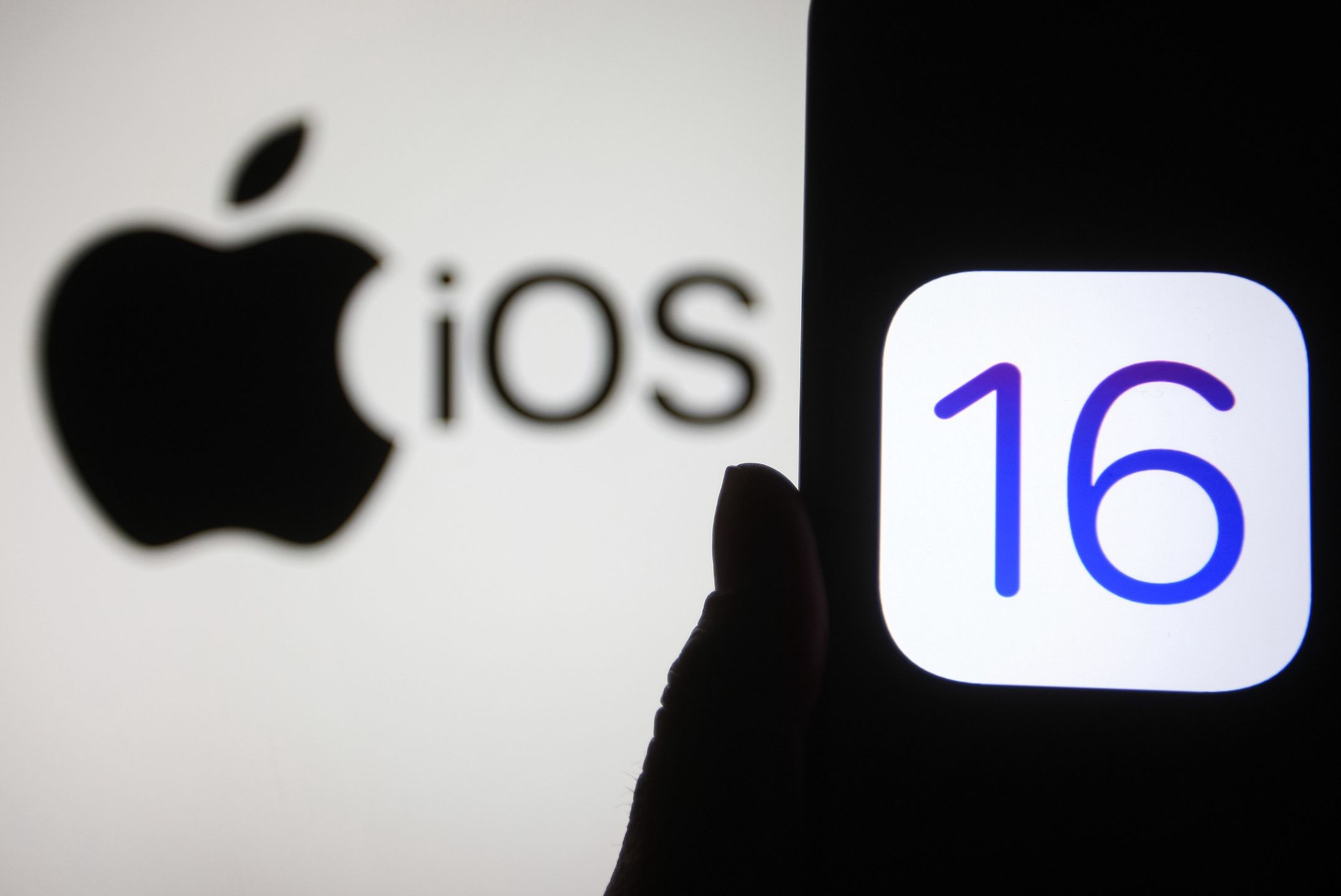 UKRAINE - 2021/10/05: In this photo illustration, IOS 16 logo is seen on a smartphone screen with an Apple logo in the background. (Photo Illustration by Pavlo Gonchar/SOPA Images/LightRocket via Getty Images)