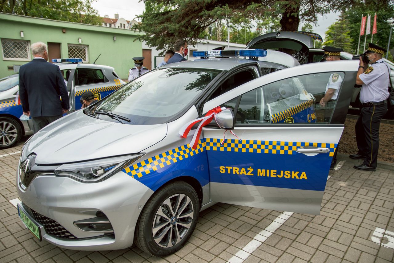 Renault Zoe R135 dołączyły do floty gdańskiej straży miejskiej.