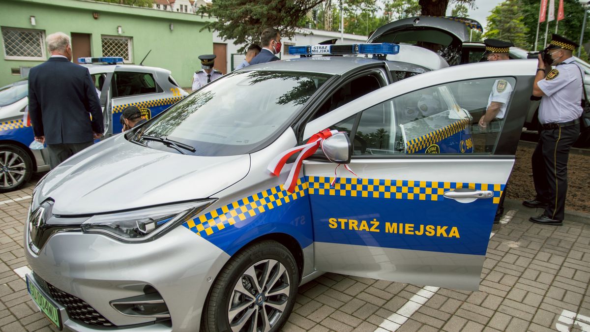 Renault Zoe R135 dołączyły do floty gdańskiej straży miejskiej.