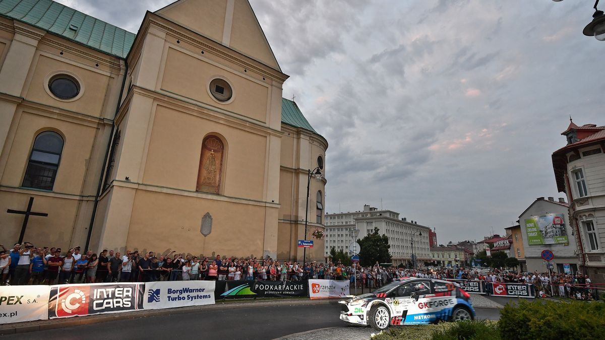 Zdjęcie okładkowe artykułu: Materiały prasowe / FIA ERC / Jarosław Szeja w Fordzie Fiesta R5