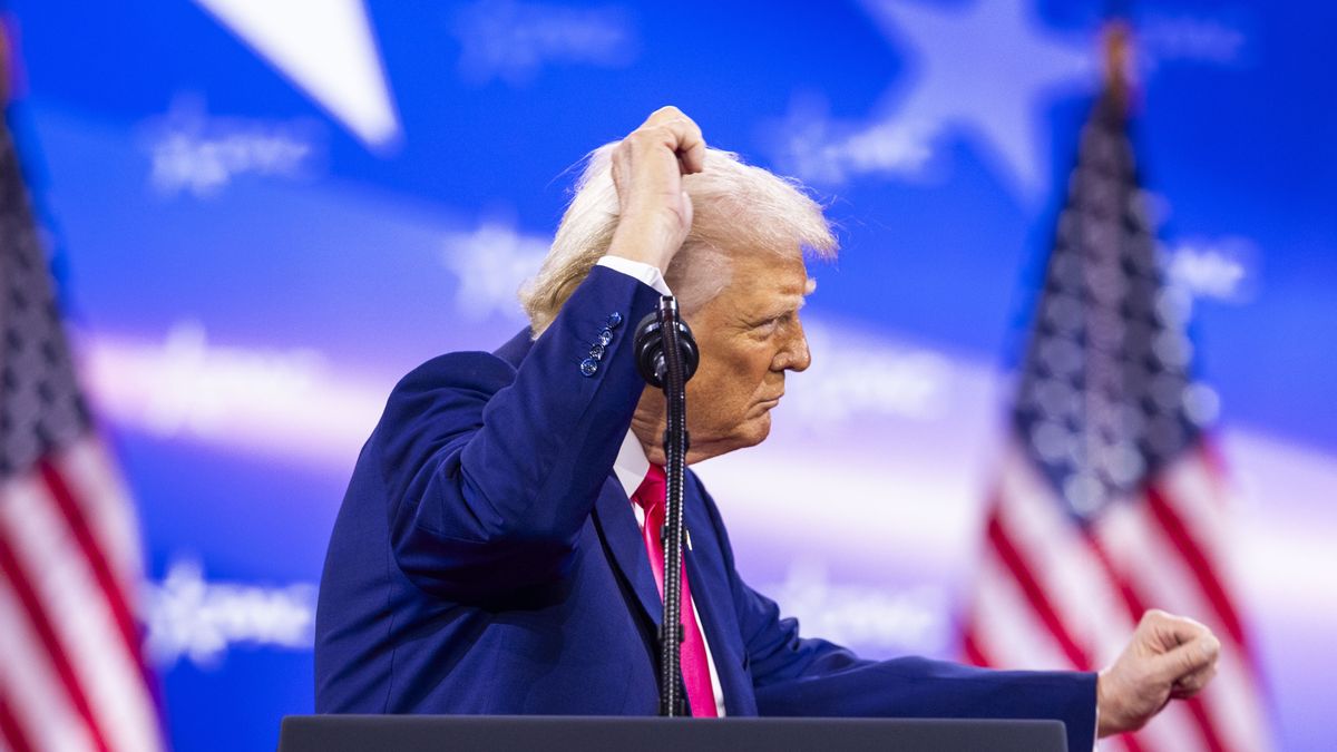 US President Donald Trump speaks on the last day of the annual Conservative Political Action Conference (CPAC) in National Harbor, Maryland, USA, 22 February 2025. The CPAC is an annual gathering of right-wing activists and elected officials from across the United States and beyond. EPA/JIM LO SCALZO Dostawca: PAP/EPA.