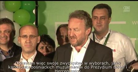 Zwolennicy Izetbegovica świętują jego wygraną w wyborach powszechnych
