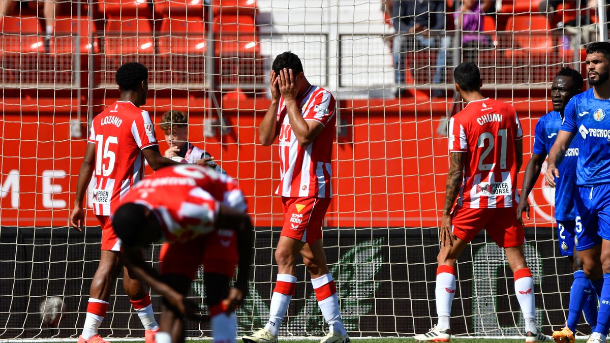 PAP/EPA / PAP/EPA/Carlos Barba / Almeria to pierwsza drużyna, która pożegnała się z La Ligą