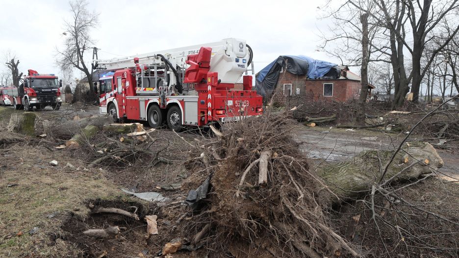 Skutki przejścia trąby powietrznej w Smaszkowie w czwartek 