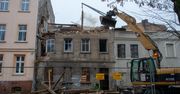 Inowrocław: Kamienica znika z centrum. Trwa rozbiórka budynku przy ul. Kościuszki