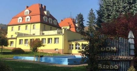Bardo. Kto jest przeciwko lekcjom w lesie? Awantura o Dom Wczasów Dziecięcych