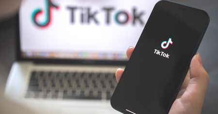 Będzie limit na TikToku. Dziennie 60 minut na rozrywkę