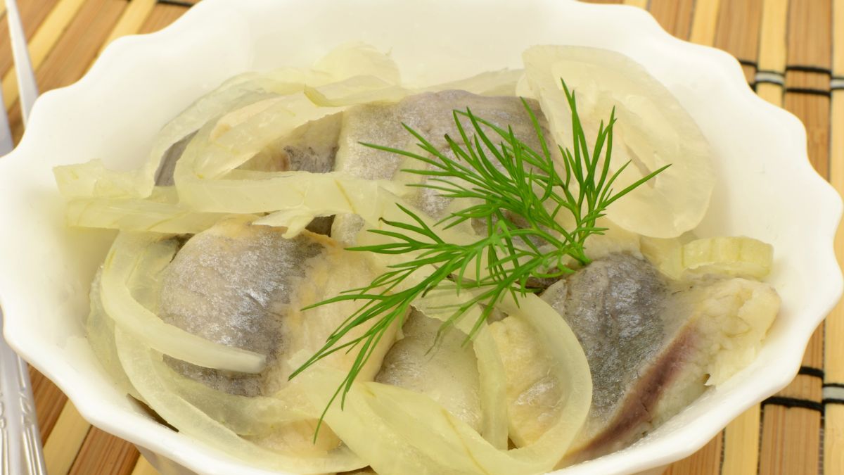 Tak przygotowane śledzie będą smakowały najlepiej