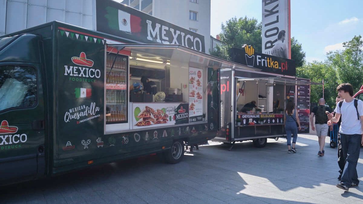 żarciowozy - food trucki na placu teatralnym w lublinie