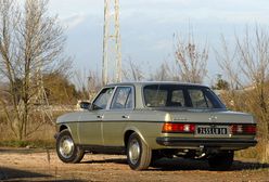 Mercedes W123 230E