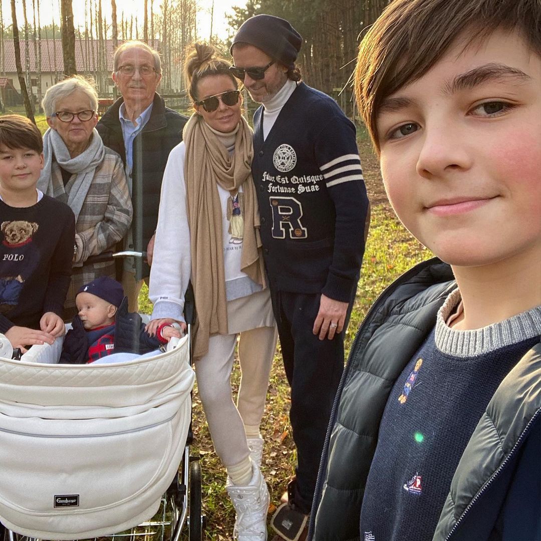 Małgorzata Rozenek z rodziną na spacerze