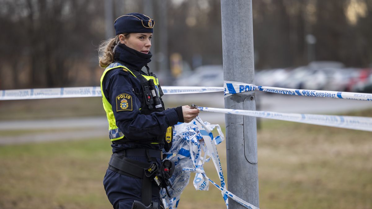 OREBRO, SWEDEN - FEBRUARY 5: Police officers cordon off the crime scene with barricade tape. on February 5, 2025 in Orebro, Sweden. On Tuesday a gunman opened fire in an adult education center at Risbergska School, in the Swedish city of Orebro, about 200 kilometers (124 miles) west of the capital, Stockholm. According to police, the attack left at least 11 people dead. The suspect is believed to be among the dead. (Photo by Jonas Gratzer/Getty Images)