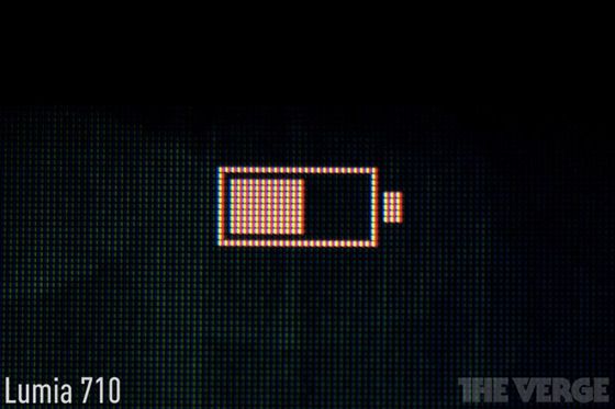 ekran Nokia Lumia 710 (fot. theverge.com)