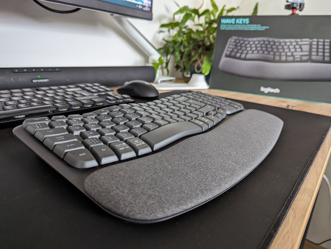 Ergonomiczna, bezprzewodowa klawiatura. Logitech Wave Keys [Recenzja]