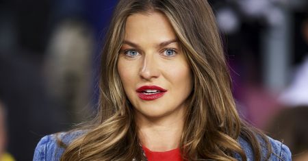 TYLKO NA PUDELKU: Lekarka ujawnia, czy Anna Lewandowska "majstrowała" przy twarzy. "Grzechem byłoby nie wspomnieć o BOTOKSIE..."