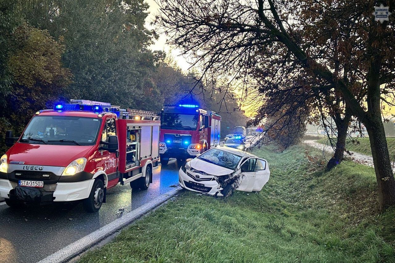 Tarnowskie Góry: Utrudnienia na DK11 po zderzeniu auta i ciężarówki