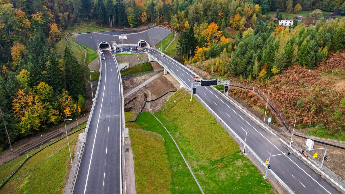 Droga S1, tunel w masywie Białożyński Groń