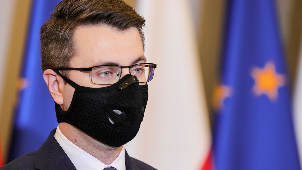 Koronawirus. Rzecznik rządu Piotr Mueller komentuje sytuację epidemiczną w Polsce