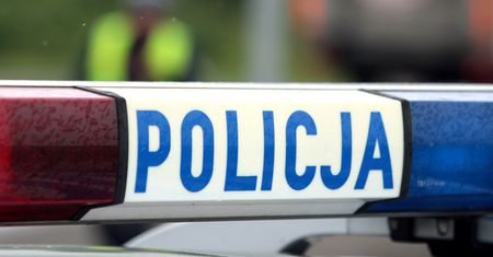 Bili, kazali klęczeć i "wypowiadać określone zdania". Koledzy znęcali się nad 13-latkiem