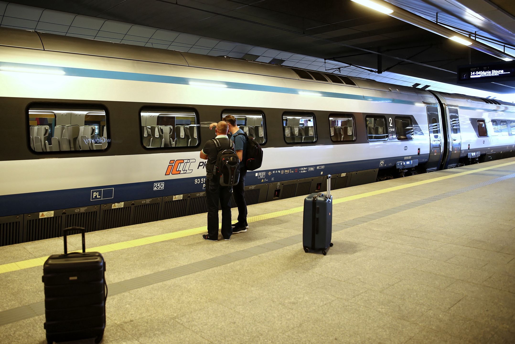 Warszawa. Nie będzie na razie kursów PKP Intercity do Lotniska Chopina