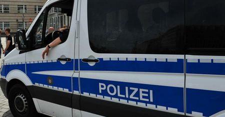Śmiertelny wypadek w Niemczech. Spalili się we wraku Tesli
