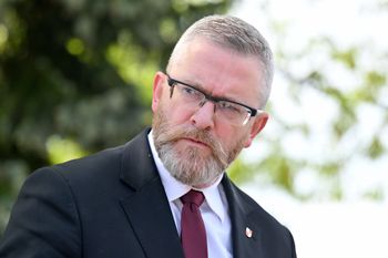 Ktoś przyniósł kukłę Brauna na Marsz Niepodległości. Zareagował