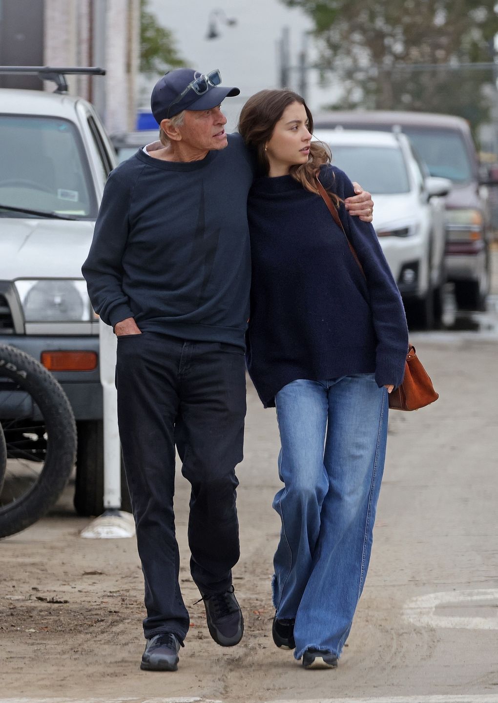 Michael Douglas wybrał się na zakupy z 19-letnią córką
