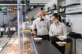 Obostrzenia pozostają. Restauratorzy: dla rządu już nie istniejemy!