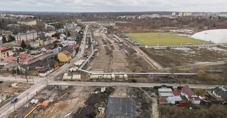 Budowa przedłużenia ul. Lubelskiego Lipca ’80 trwa od dziewięciu miesięcy. Zaglądamy na plac budowy [ZDJĘCIA]