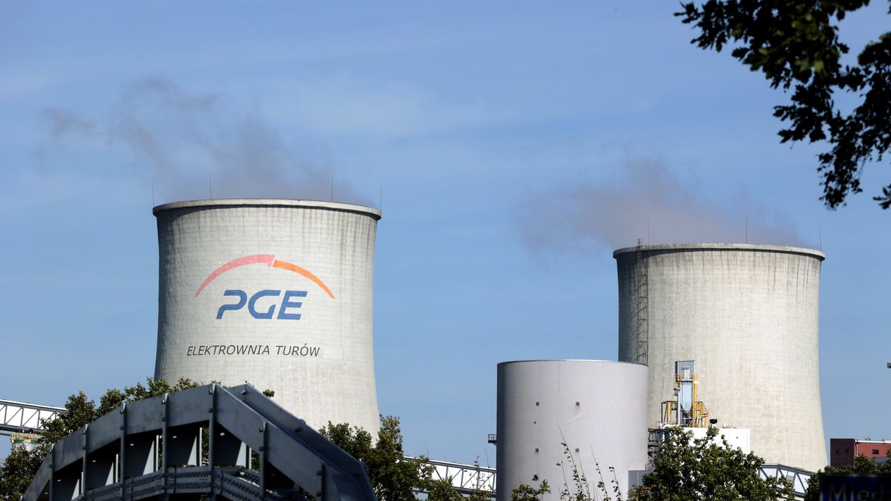 PGE uspokaja klientów. Podwyżki cen prąd mają być niższe 