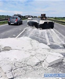 Wrocław. Niebezpieczne zdarzenie na autostradzie A4. Z ciężarówki spadł ładunek