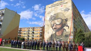 Łęczyca: Nowy mural upamiętnia 1. Dywizjon Lotniczy z Leźnicy Wielkiej