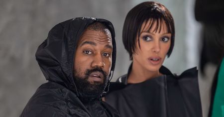 Bianca Censori na STARYM nagraniu. Nie tylko wygląd zadziwił fanów. Po raz pierwszy mogli usłyszeć jej GŁOS