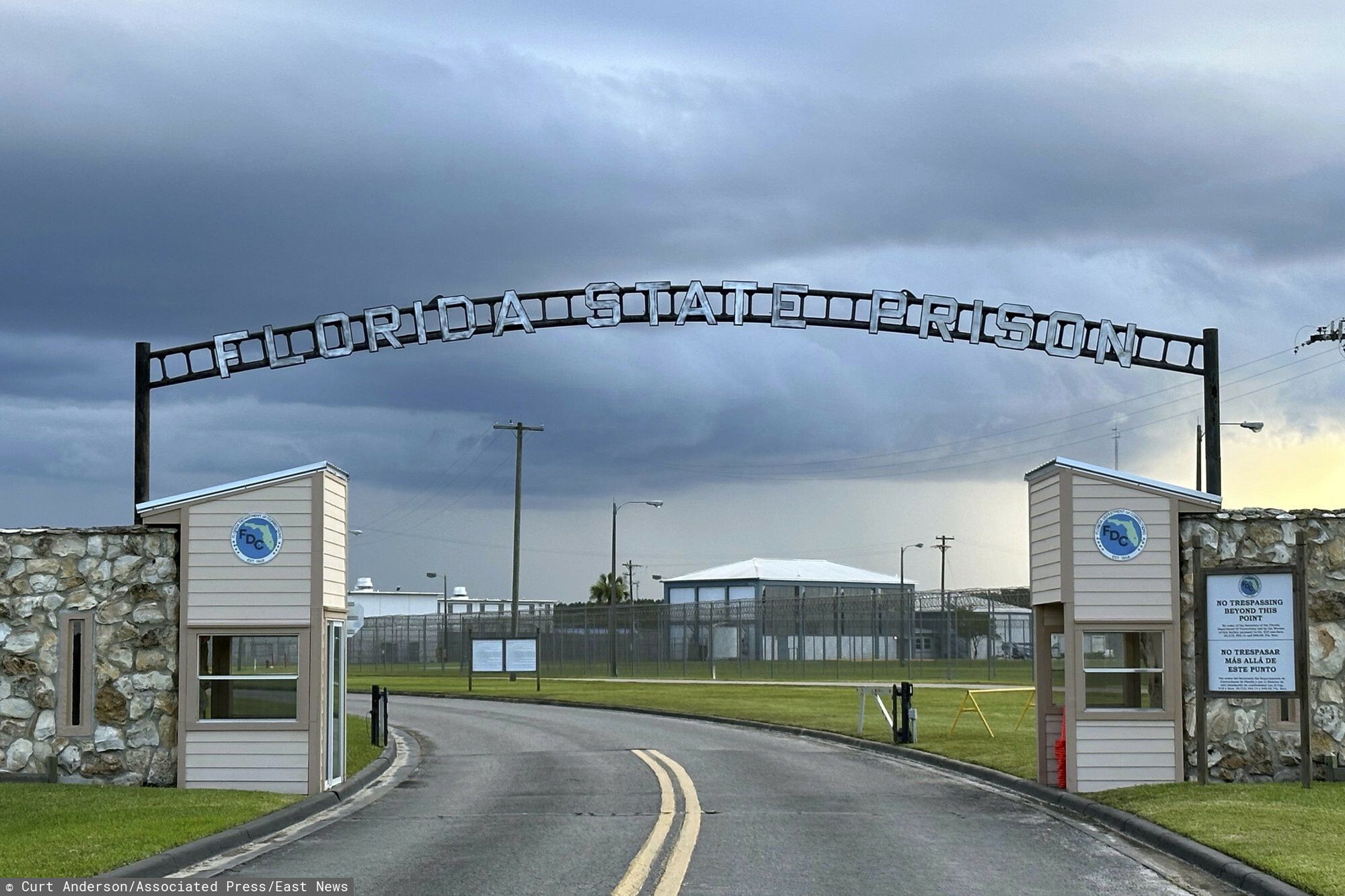Archiwum zagraniczne East News 2025-02
FILE - Clouds hover over the entrance of the Florida State Prison in Starke, Fla., Aug. 3, 2023. (AP Photo/Curt Anderson, file)
Curt Anderson