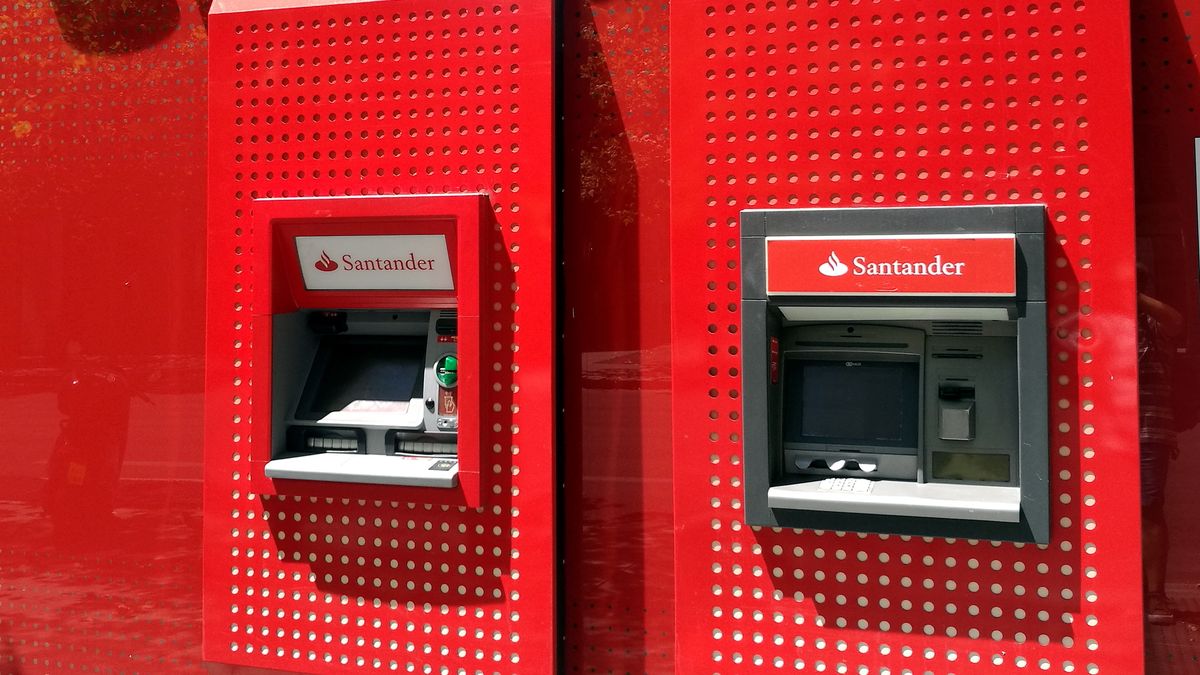 Santander ostrzega klientów /fot. GettyImages