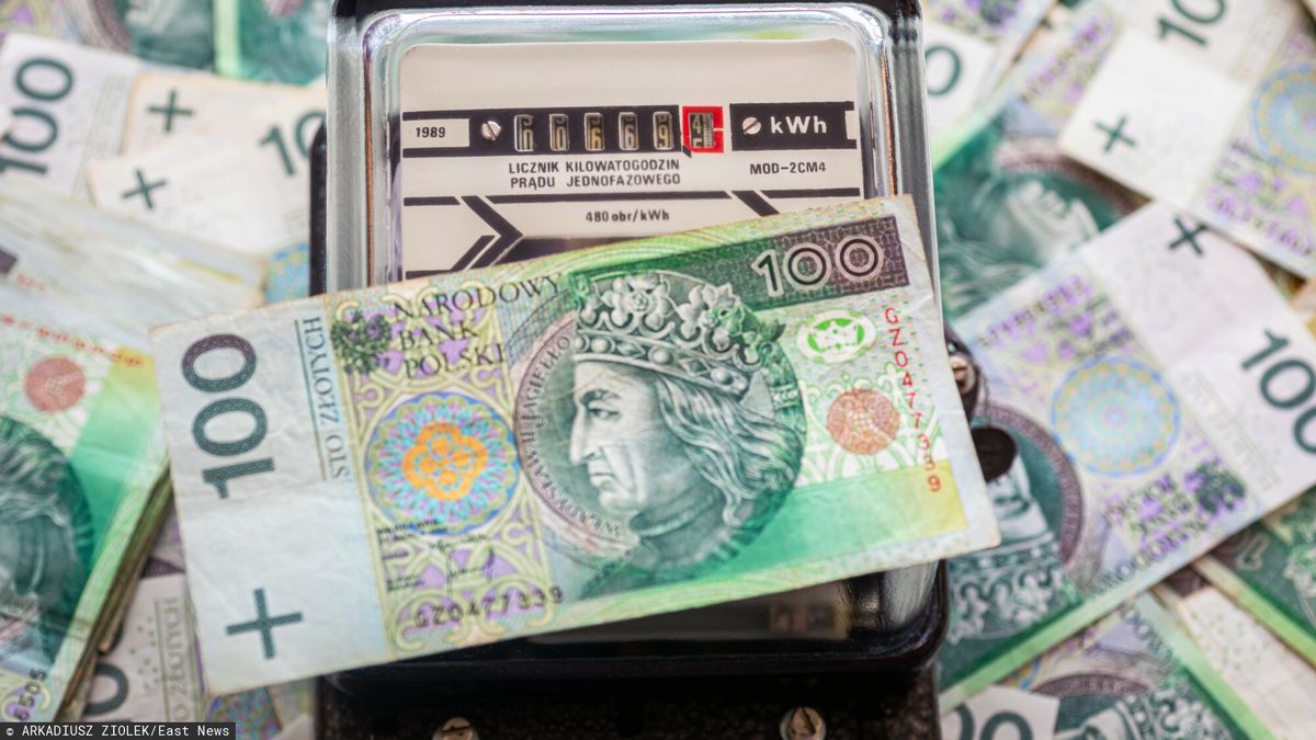 Stock Arkadiusz Zi�?ek
fot: Arkadiusz Ziolek/ East News.  n/z Licznik energii elektrycznej na tle pieniedzy.
ARKADIUSZ ZIOLEK