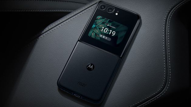 Składana Motorola Moto razr 2022 oficjalnie. Galaxy Z Flip 4 ma