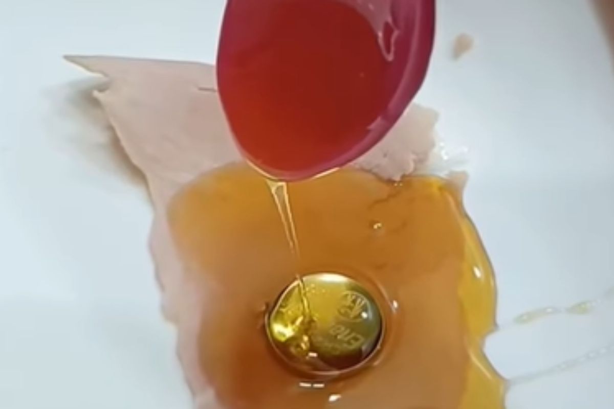 Oto, co się może stać, gdy dziecko połknie baterię