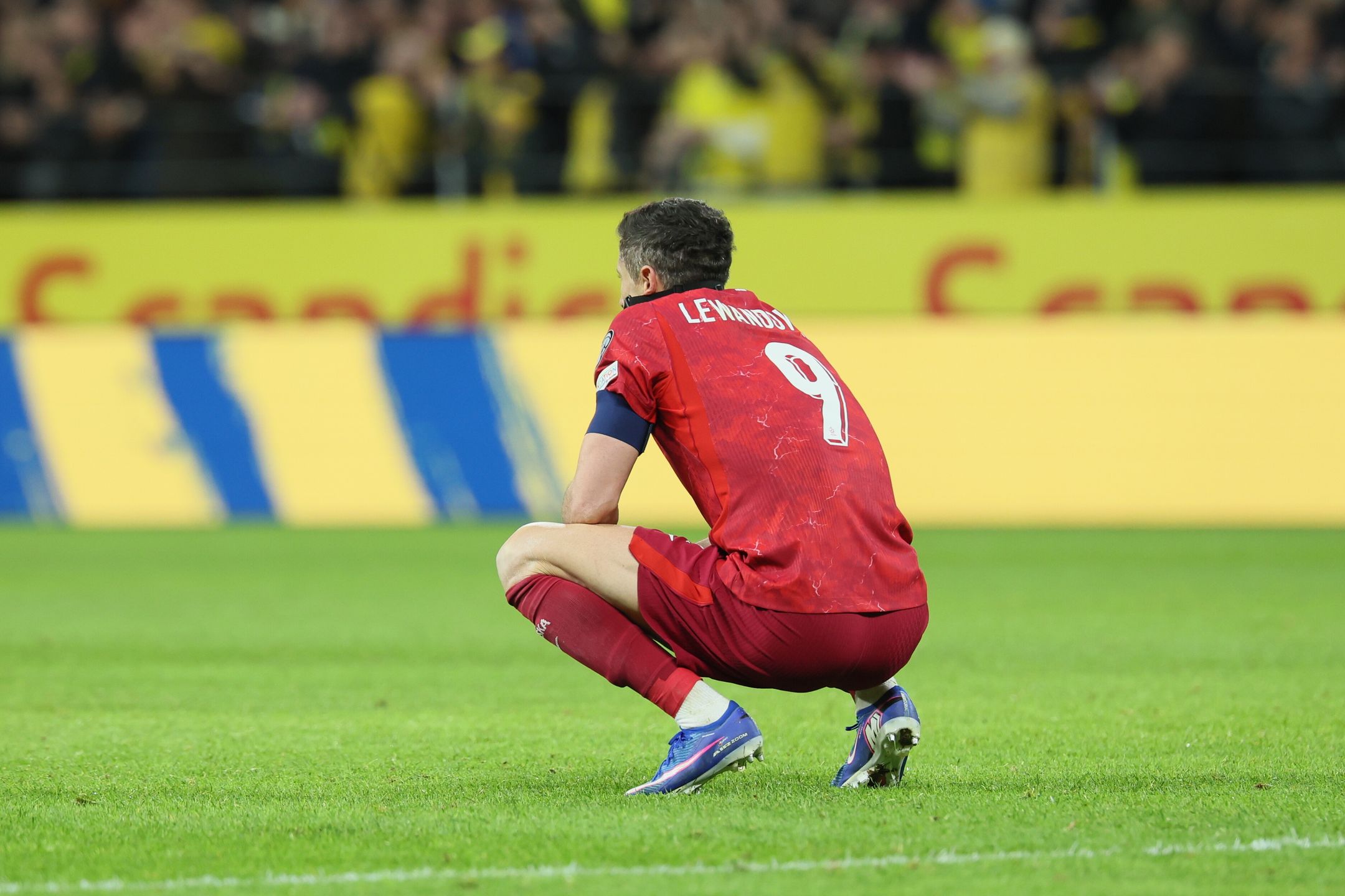 Sztokholm, Szwecja, 31.03.2026. Kapitan reprezentacji Polski Robert Lewandowski po przegranym 2:3 barażowym meczu finałowym o awans do mistrzostw świata ze Szwecją, 31 bm. w Sztokholmie. (mk) PAP/Leszek Szymański