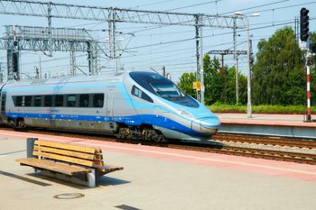 250 km/h pociągiem z Warszawy do Katowic i Krakowa. Kończą modernizację