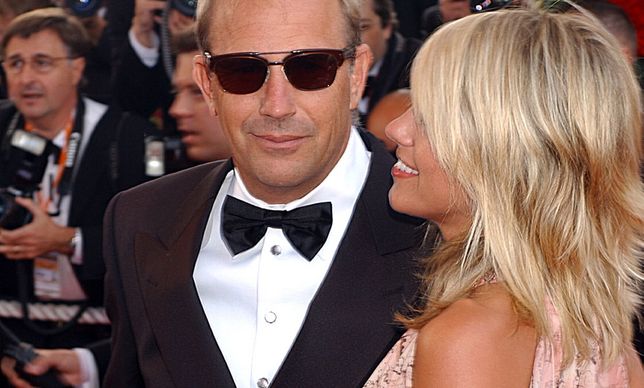 Kevin Costner z Christine Baumgartner w 2003 r. Byli piękną parą