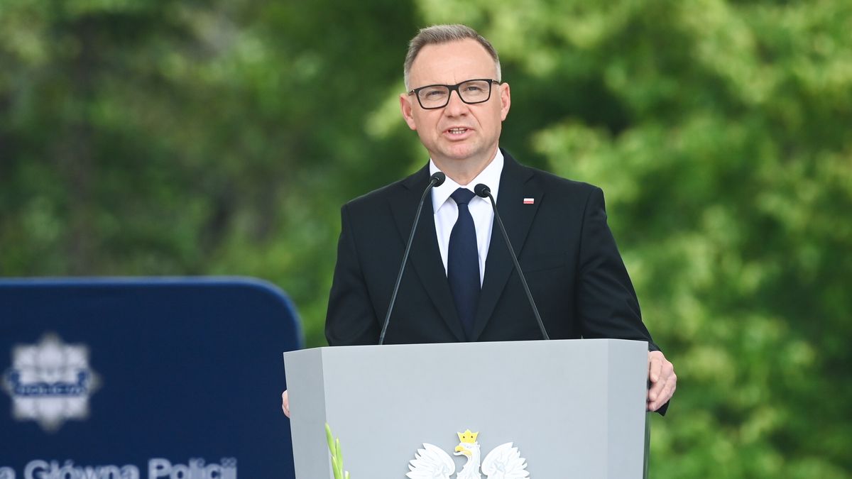 Warszawa, 24.07.2025. Prezydent RP Andrzej Duda na centralnych obchodach Święta Policji na terenie Muzeum Pałacu Króla Jana III w Wilanowie w Warszawie, 24 bm. (aldg) PAP/Piotr Nowak