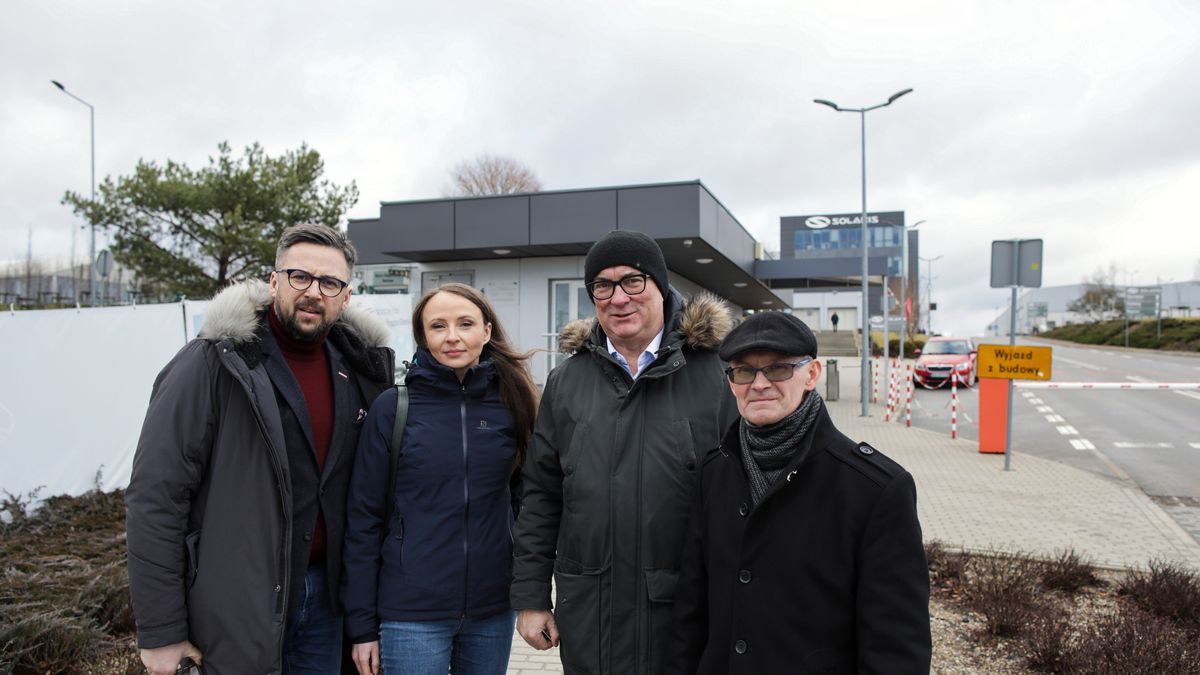 Politycy Nowej Lewicy spotkali się ze strajkującymi pracownikami Solarisa 