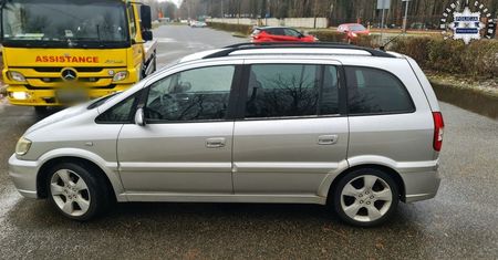 Pojechał zmienić opony, stracił samochód. Wpadł przez pasy