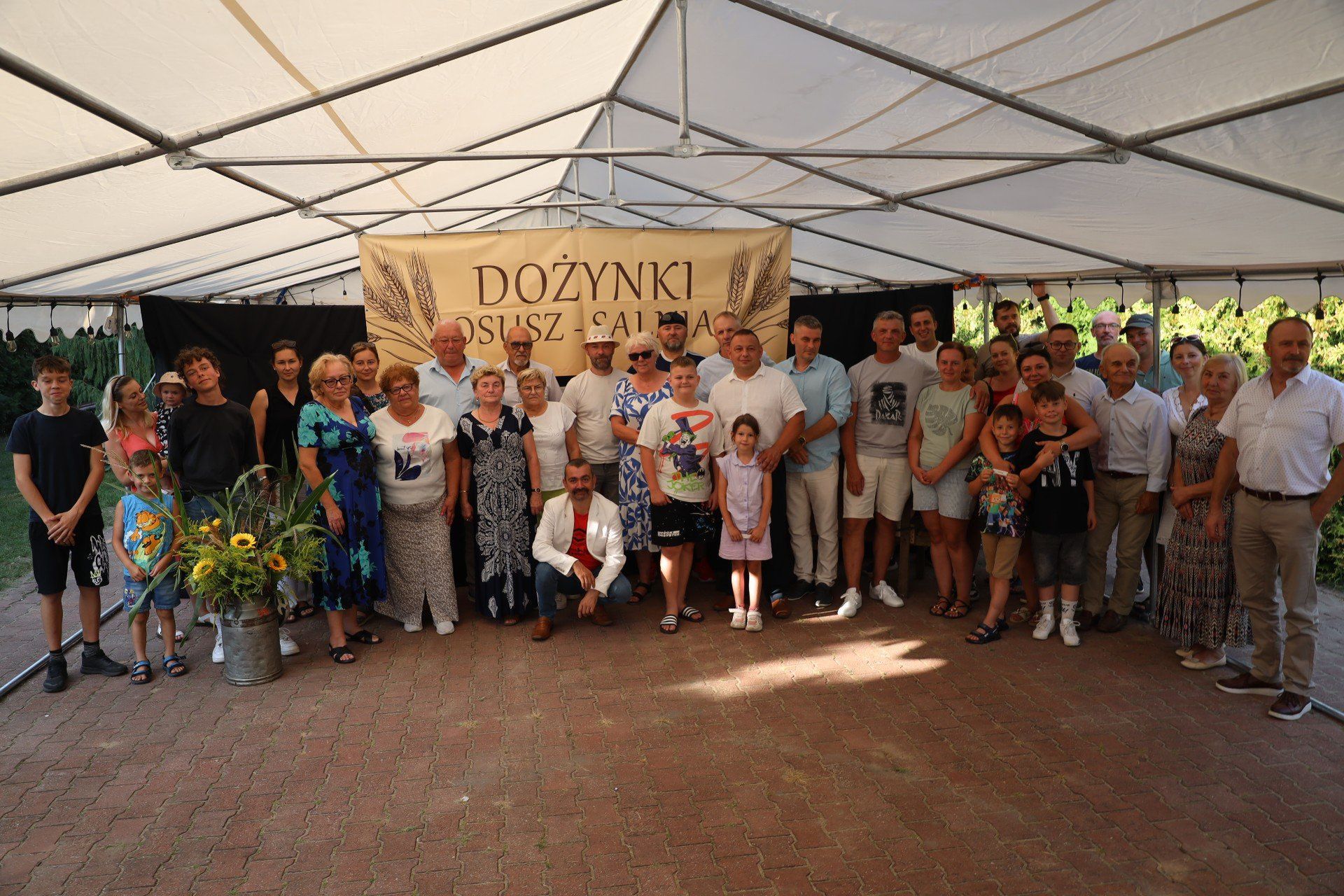 Zabawa dożynkowa odbyła się przy sali wiejskiej w Salni